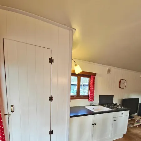 Pipowagen Met Prive Hot Tub Chalet Lanaken