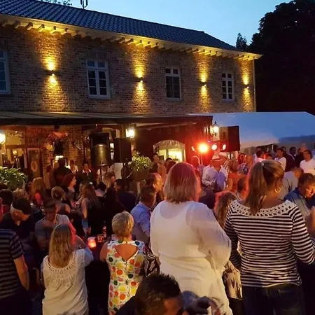 Chalet Pipowagen Met Prive Hot Tub Lanaken